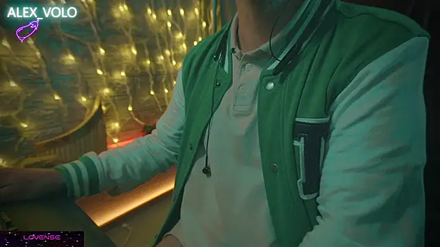 Snapshot of alex-volo chatting on January 2025 04:04:01 AM alex-volo online show from January 2025 04:04:01 AM