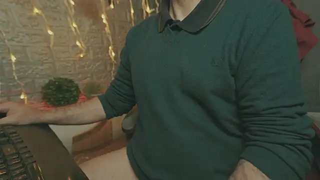 Snapshot of alex-volo chatting on December 2025 02:04:02 AM alex-volo online show from December 2025 02:04:02 AM