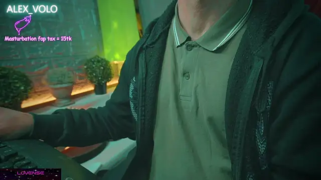 Snapshot of alex-volo chatting on January 2025 09:06:02 AM alex-volo online show from January 2025 09:06:02 AM