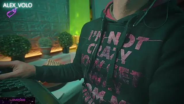 Snapshot of alex-volo chatting on January 2025 04:23:02 PM alex-volo online show from January 2025 04:23:02 PM