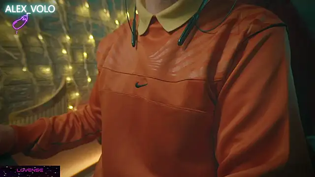 Snapshot of alex-volo chatting on January 2025 04:52:02 AM alex-volo online show from January 2025 04:52:02 AM