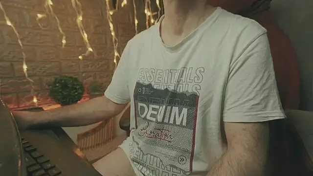 Snapshot of alex-volo chatting on December 2025 04:51:02 AM alex-volo online show from December 2025 04:51:02 AM