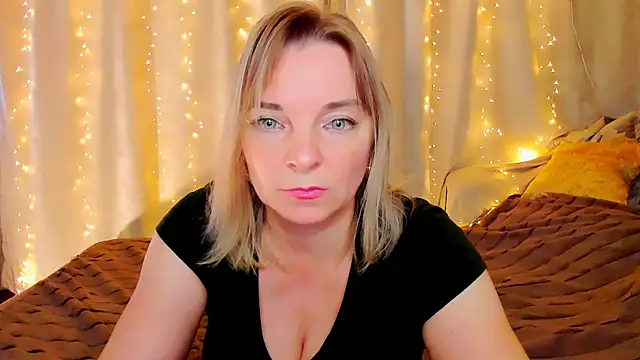 Regina  blue online show from October 2025 03:55:01 PM