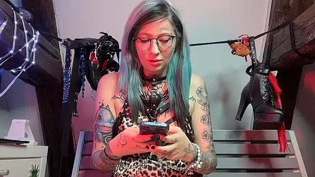 coyemoo online show from November 2025 09:35:02 AM