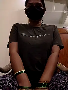 Snapshot of Kashish_18 chatting on November 2025 06:03:01 AM Kashish 18 online show from November 2025 06:03:01 AM