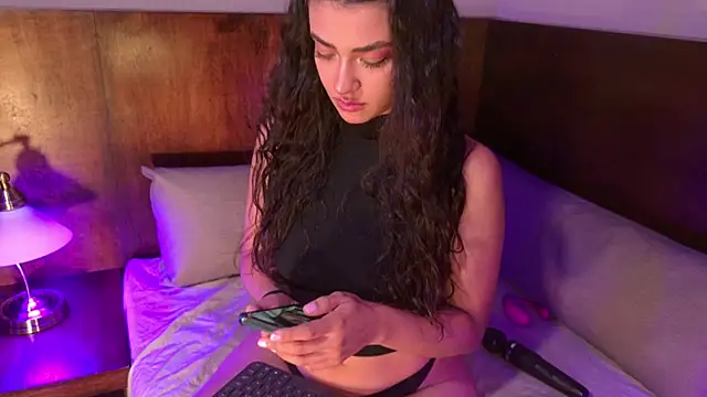 Snapshot of SeleneeEvanss chatting on October 2025 11:00:01 AM SeleneeEvanss online show from October 2025 11:00:01 AM