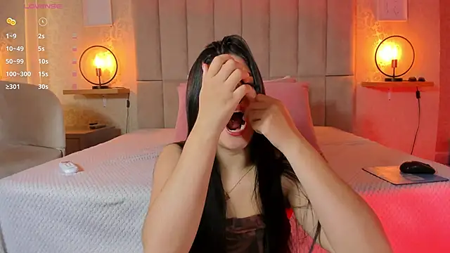 Snapshot of Amy-Saenz chatting on December 2025 02:45:01 PM Amy-Saenz online show from December 2025 02:45:01 PM