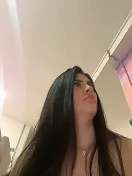 Snapshot of Amy-Saenz chatting on December 2025 03:32:02 PM Amy-Saenz online show from December 2025 03:32:02 PM