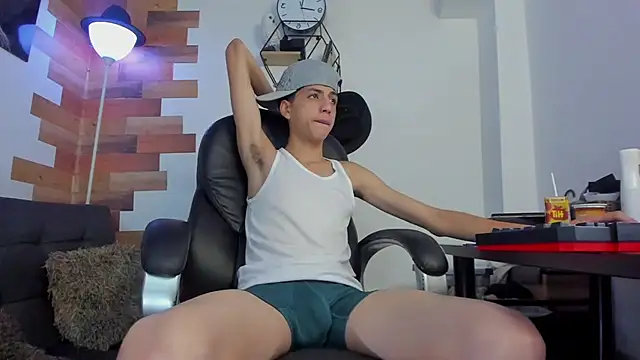 Snapshot of Kenbils chatting on December 2024 02:20:01 PM Kenbils online show from December 2024 02:20:01 PM