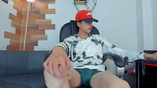 Snapshot of Kenbils chatting on February 2025 04:03:01 PM Kenbils online show from February 2025 04:03:01 PM