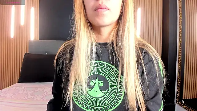 EvaaLovia1 online show from March 2026 01:17:01 PM