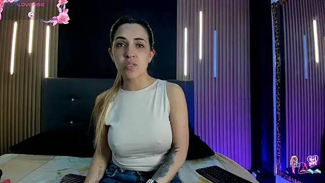 EvaaLovia1 online show from June 2026 01:39:02 PM