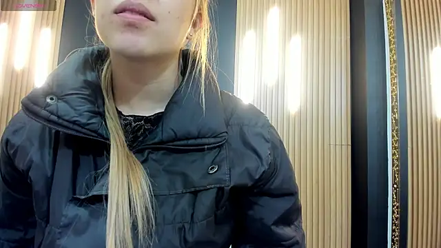 EvaaLovia1 online show from April 2026 03:46:02 AM