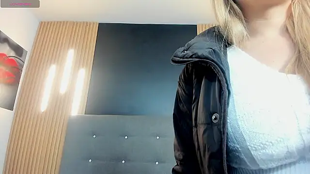 EvaaLovia1 online show from March 2026 01:08:01 PM