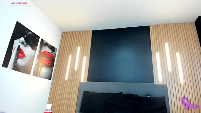 EvaaLovia1 online show from April 2026 01:37:01 PM