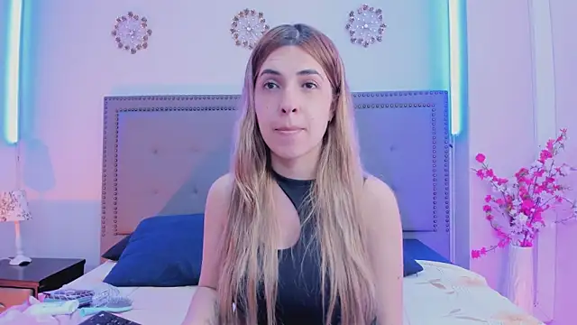 EvaaLovia1 online show from June 2026 01:38:01 PM