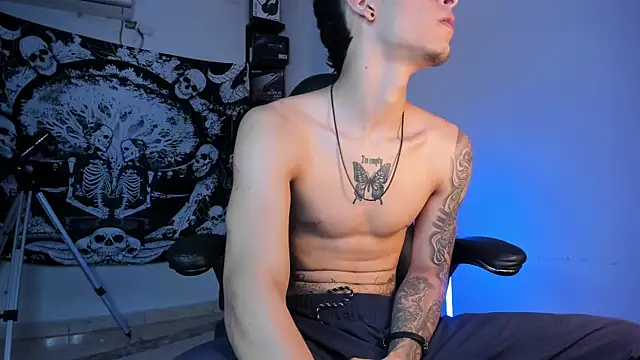 Snakebutterfly online show from December 2025 12:04:01 AM