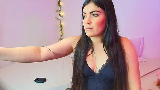 Snapshot of Amara_vega chatting on April 2026 12:01:02 PM Amara vega online show from April 2026 12:01:02 PM