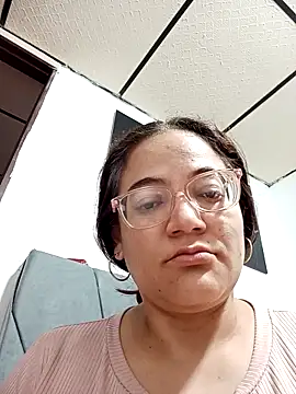 skarleth001 online show from September 2025 04:39:01 AM