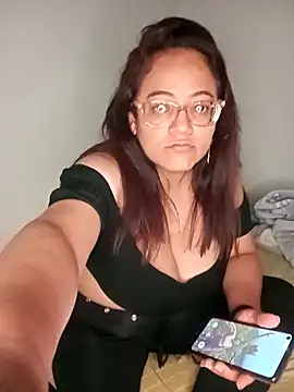 skarleth001 online show from February 2025 04:52:02 AM