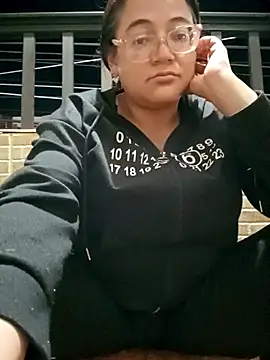 skarleth001 online show from September 2025 04:46:02 AM