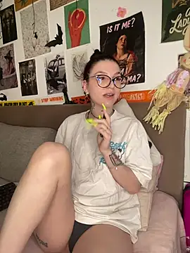 Snapshot of MoonAgnes chatting on July 2026 06:47:02 AM MoonAgnes online show from July 2026 06:47:02 AM