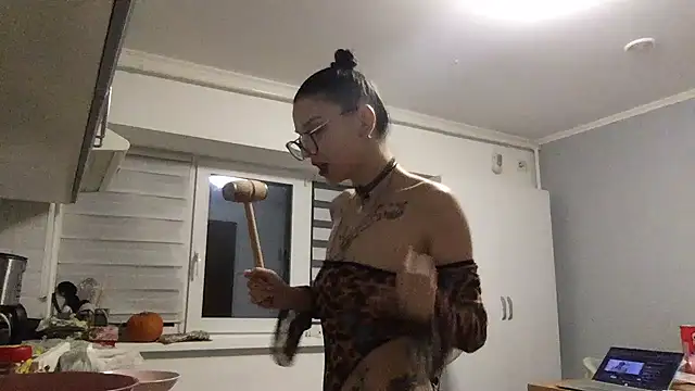 Snapshot of MoonAgnes chatting on November 2025 04:33:02 PM MoonAgnes online show from November 2025 04:33:02 PM