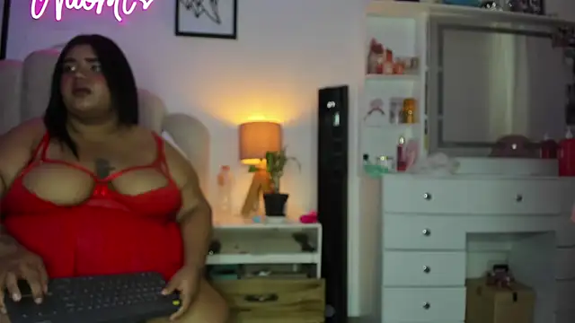 Snapshot of NaomiAsha chatting on June 2026 12:33:01 PM NaomiAsha online show from June 2026 12:33:01 PM