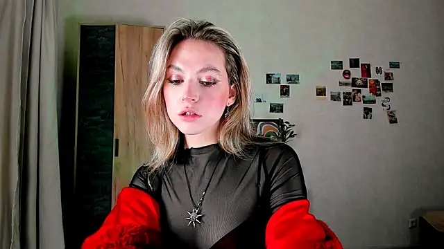 Snapshot of Niky__Jess chatting on December 2024 02:24:02 PM Niky Jess online show from December 2024 02:24:02 PM