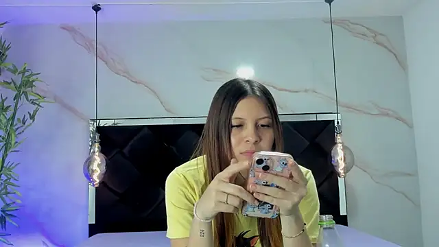 Snapshot of AngelaaCute_ chatting on September 2025 12:16:01 PM AngelaaCute online show from September 2025 12:16:01 PM