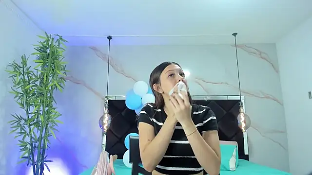Snapshot of AngelaaCute_ chatting on October 2025 12:09:01 PM AngelaaCute online show from October 2025 12:09:01 PM