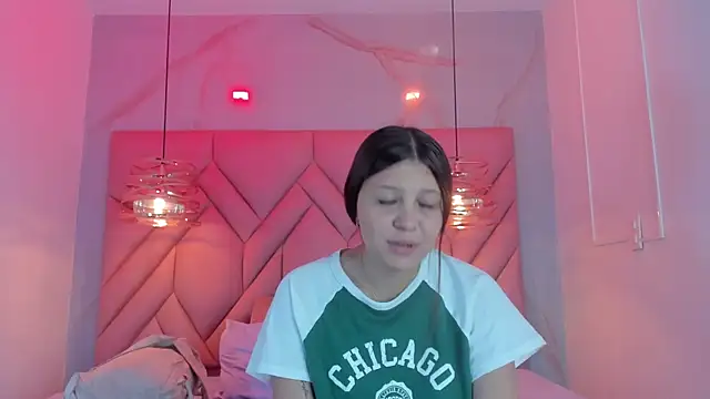 Snapshot of AngelaaCute_ chatting on June 2026 12:10:02 PM AngelaaCute online show from June 2026 12:10:02 PM
