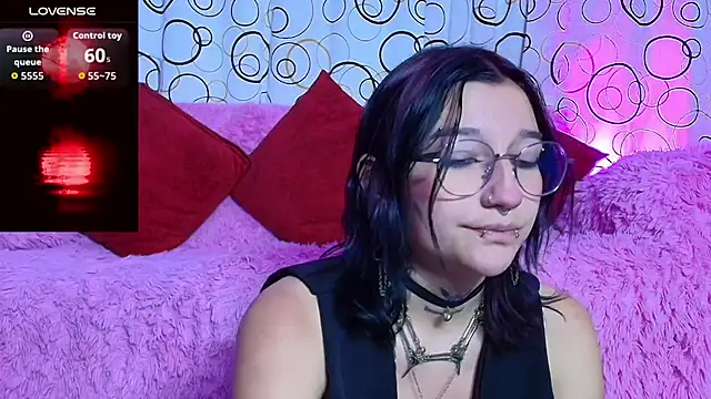 Snapshot of SukiFuyu_ chatting on December 2025 10:48:02 PM SukiFuyu online show from December 2025 10:48:02 PM