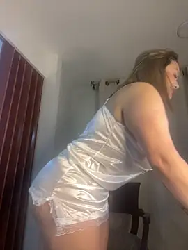 Taniabonet online show from February 2026 12:00:01 AM