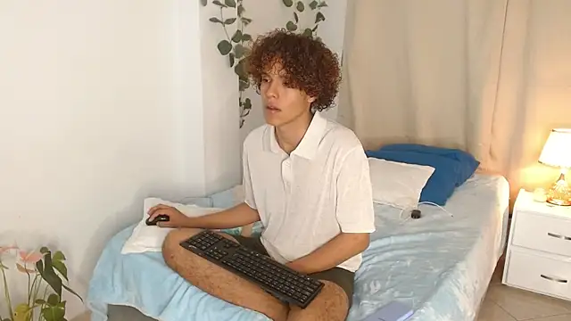 nickolas moon online show from February 2025 07:33:01 PM