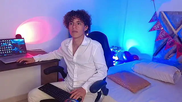 nickolas moon online show from February 2025 05:53:01 PM