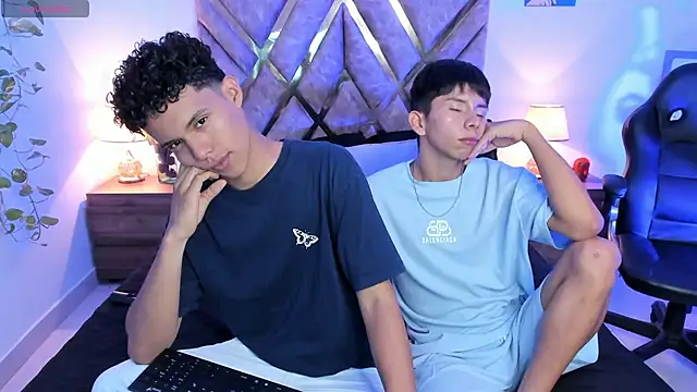 nickolas moon online show from September 2025 06:15:01 PM