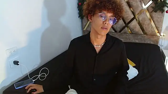 nickolas moon online show from December 2024 06:57:02 PM