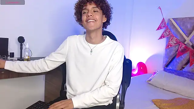 nickolas moon online show from February 2025 09:00:01 PM