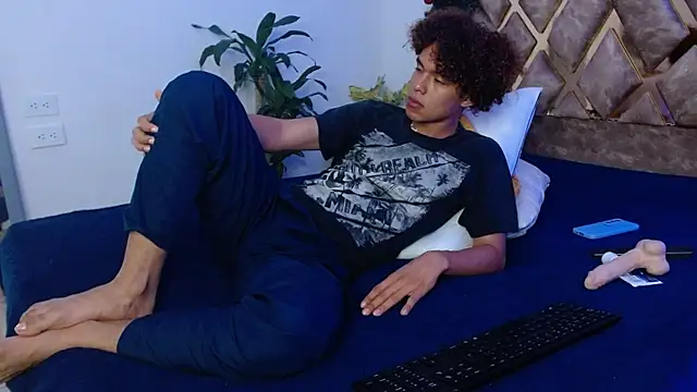 nickolas moon online show from December 2024 11:38:02 PM