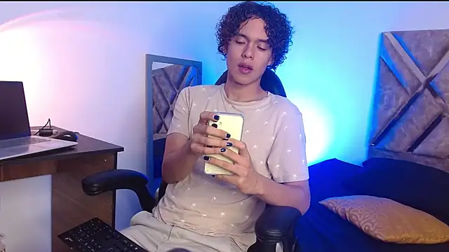 nickolas moon online show from February 2025 03:43:01 PM