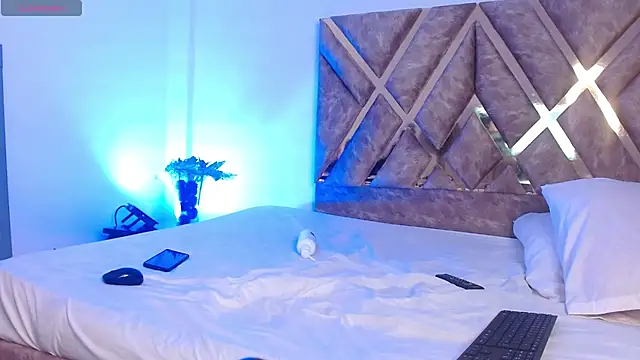 nickolas moon online show from March 2025 10:53:01 PM