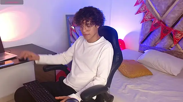 nickolas moon online show from February 2025 02:49:01 PM