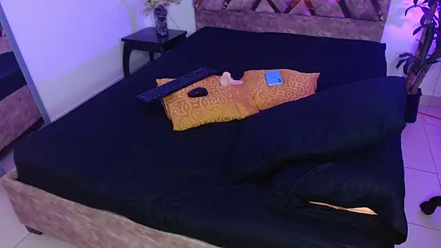 nickolas moon online show from February 2025 05:47:02 PM