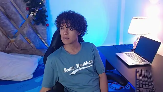 nickolas moon online show from December 2024 10:02:02 PM