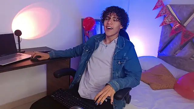 nickolas moon online show from February 2025 07:16:02 PM