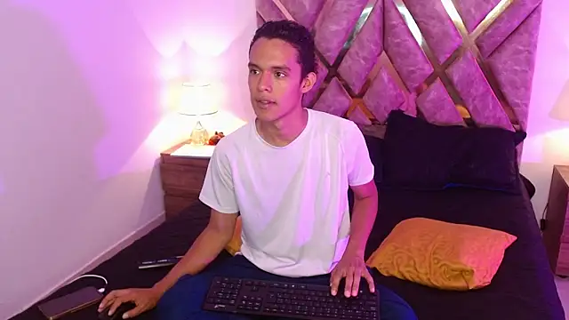 nickolas moon online show from September 2025 03:01:02 PM