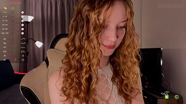 Snapshot of AliseVine chatting on September 2025 06:35:02 PM AliseVine online show from September 2025 06:35:02 PM