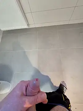 kisbiro77777 online show from February 2026 04:17:02 PM