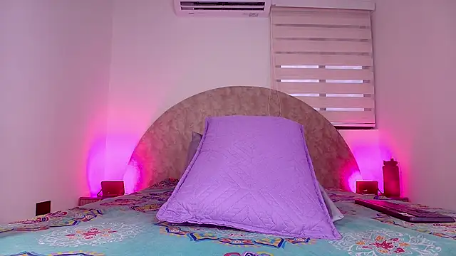 anisha x online show from November 2025 07:13:02 PM